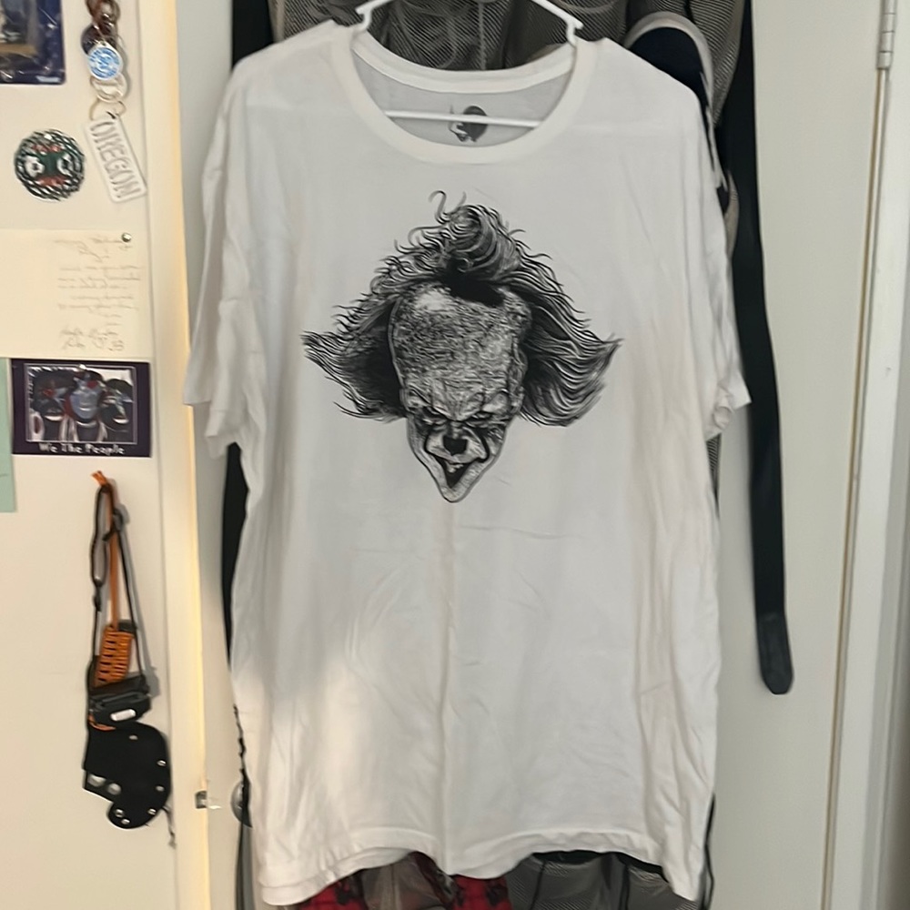 IT t shirt size XL
